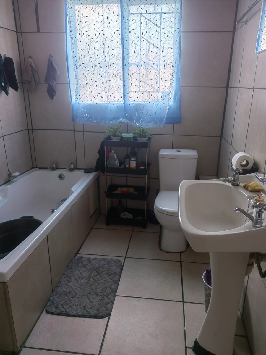 4 Bedroom Property for Sale in Schoemansville Western Cape